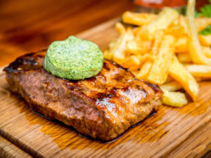 steak-boeuf-bavette-faux-filet-griller-frites-beurre