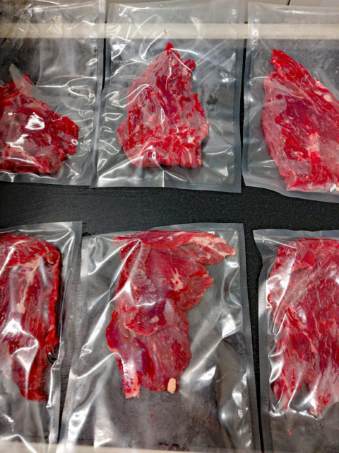 Ludovic_guery_boucher_LG-Viande_nueil-les-aubiers_gaec-villeneuve_saint-maurice-etusson_vente_viande_boeuf_direct