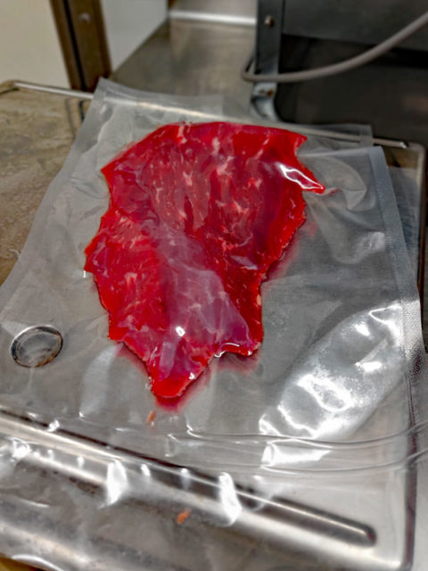 Ludovic_guery_boucher_LG-Viande_nueil-les-aubiers_gaec-villeneuve_saint-maurice-etusson_vente_viande_boeuf_direct