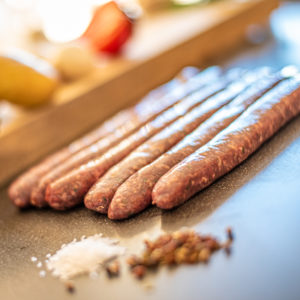 saucisse-boeuf-herbes-viande-blond-aquitaine-deux-sevres-gaec-villeneuve-producteur