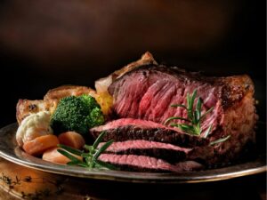Rôti de bœuf avec pommes de terre et carottes, un vrai régal